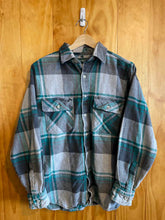 Load image into Gallery viewer, Size Medium Campus Men's Flannel
