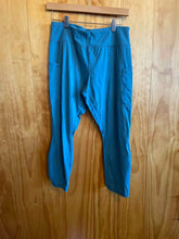 Load image into Gallery viewer, Size M Duluth Trading Aqua Women's Leggings
