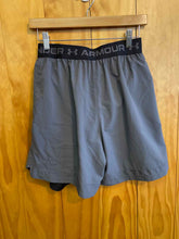 Load image into Gallery viewer, Size M Under Armour Men's Shorts
