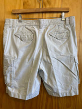 Load image into Gallery viewer, Size 40 IZOD Men's Shorts
