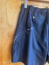 Load image into Gallery viewer, Size Large Pearl Izumi Black Women&#39;s Shorts
