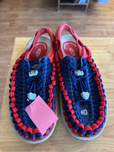 Load image into Gallery viewer, Shoe Size 7.5 Keen Purple Sandals
