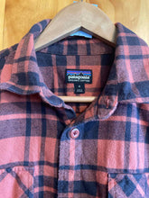 Load image into Gallery viewer, Size M Patagonia Men's Long Sleeve Shirt

