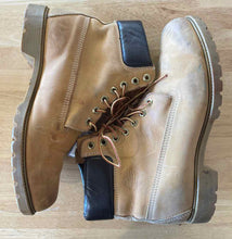 Load image into Gallery viewer, Women&#39;s Shoe Size 10.5 Timberland Brown Boots
