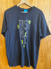 Load image into Gallery viewer, Size M Nike Men's Short Sleeve Shirt
