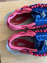 Load image into Gallery viewer, Shoe Size 7.5 Keen Purple Sandals
