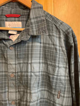 Load image into Gallery viewer, Size Large Columbia Men&#39;s Long Sleeve Shirt
