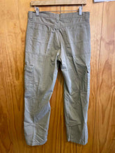 Load image into Gallery viewer, Size 30x30 Wrangler Men's Pants
