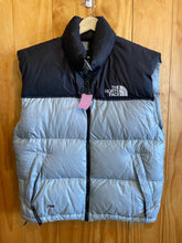 Load image into Gallery viewer, Size M The North Face Grey Women's Vest
