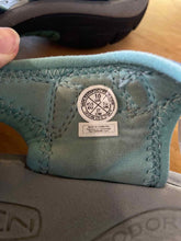 Load image into Gallery viewer, Shoe Size 10 Keen Blue Sandals
