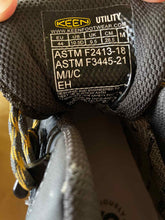 Load image into Gallery viewer, 10.5 Keen Men's Hiking Boots

