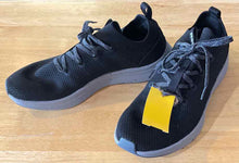 Load image into Gallery viewer, 9.5 REI Men&#39;s Shoes
