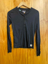 Load image into Gallery viewer, Size XS Carhartt Black Women's Long Sleeve Shirt
