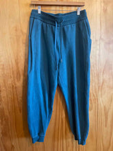 Load image into Gallery viewer, Size 8 Lululemon Green Women&#39;s Pants
