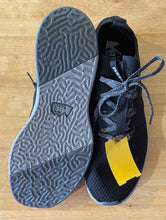 Load image into Gallery viewer, 9.5 REI Men&#39;s Shoes
