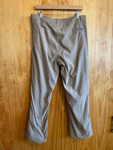 Load image into Gallery viewer, Size 34 Eddie Bauer Men&#39;s Pants
