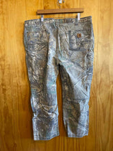 Load image into Gallery viewer, Size 42 Carhartt Men's Pants
