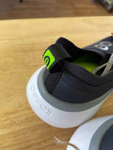 Load image into Gallery viewer, Shoe Size 9 Oofos Black Shoes
