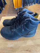 Load image into Gallery viewer, 7.5 Nike Men's Boots
