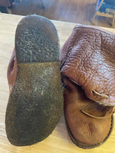Load image into Gallery viewer, Women's Shoe Size 39 Duck Feet Brown Boots
