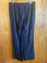 Load image into Gallery viewer, Size 10 Mountain Hardwear Black Women's Pants
