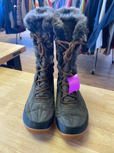 Load image into Gallery viewer, Women's Shoe Size 12 Columbia Dark Green Snow Boots

