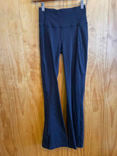 Load image into Gallery viewer, Size 4 Lululemon Black Women's Leggings
