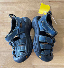 Load image into Gallery viewer, Keen Sandals
