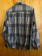 Load image into Gallery viewer, Size Medium Weatherproof Men's Flannel

