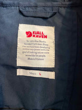 Load image into Gallery viewer, Size Large Fjall Raven Men's Jacket

