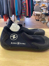 Load image into Gallery viewer, Aqua Lung Water Shoes
