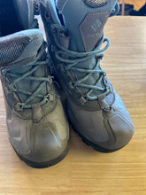 Load image into Gallery viewer, Women's Shoe Size 9 Columbia Grey Women's Winter Boots
