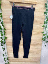 Load image into Gallery viewer, Size Small Outdoor Voices Black Women&#39;s Leggings
