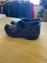 Load image into Gallery viewer, Shoe Size 40 Dansko Black Casual Shoes
