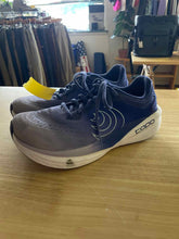 Load image into Gallery viewer, Shoe Size 9 Topo Purple Running Shoes
