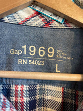 Load image into Gallery viewer, Size L Gap Men&#39;s Flannel
