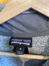 Load image into Gallery viewer, Size Medium Patagonia Men&#39;s Sweater &amp; Sweatshirt
