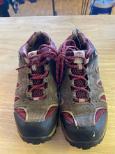 Load image into Gallery viewer, Women&#39;s Shoe Size 4.5 Timberland Brown Hiking Shoes
