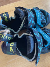 Load image into Gallery viewer, La Sportiva Women&#39;s 8.5 Shoes
