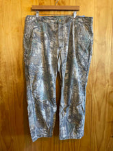 Load image into Gallery viewer, Size 42 Carhartt Men's Pants
