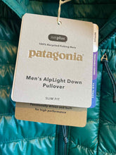 Load image into Gallery viewer, Size Medium Patagonia Men&#39;s Light Jacket
