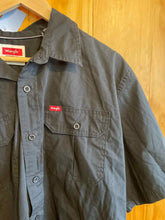 Load image into Gallery viewer, Size L Wrangler Men's Short Sleeve Shirt
