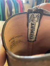 Load image into Gallery viewer, Shoe Size 7 Ariat Cowboy Boots
