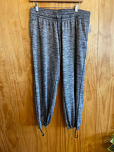 Load image into Gallery viewer, Size Large Under Armour Gray Women&#39;s Pants
