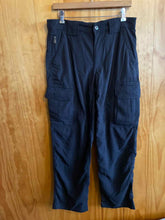 Load image into Gallery viewer, Size M Duluth Trading Co. Men's Hiking Pants
