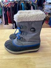 Load image into Gallery viewer, Shoe Size 6 Sorel Gray Snow Boots
