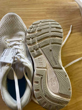 Load image into Gallery viewer, Women's Shoe Size 9 Brooks Running Shoes
