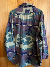 Load image into Gallery viewer, Size Large Men's Flannel
