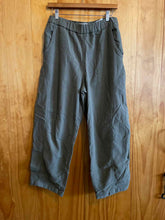 Load image into Gallery viewer, Size Medium Marine Layer Green Women's Pants
