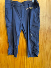 Load image into Gallery viewer, Size 14P Eddie Bauer Navy Women's Capris
